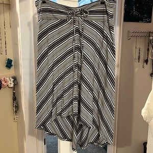 Patagonia asymmetrical skirt in neutral colors! Great for travel!!